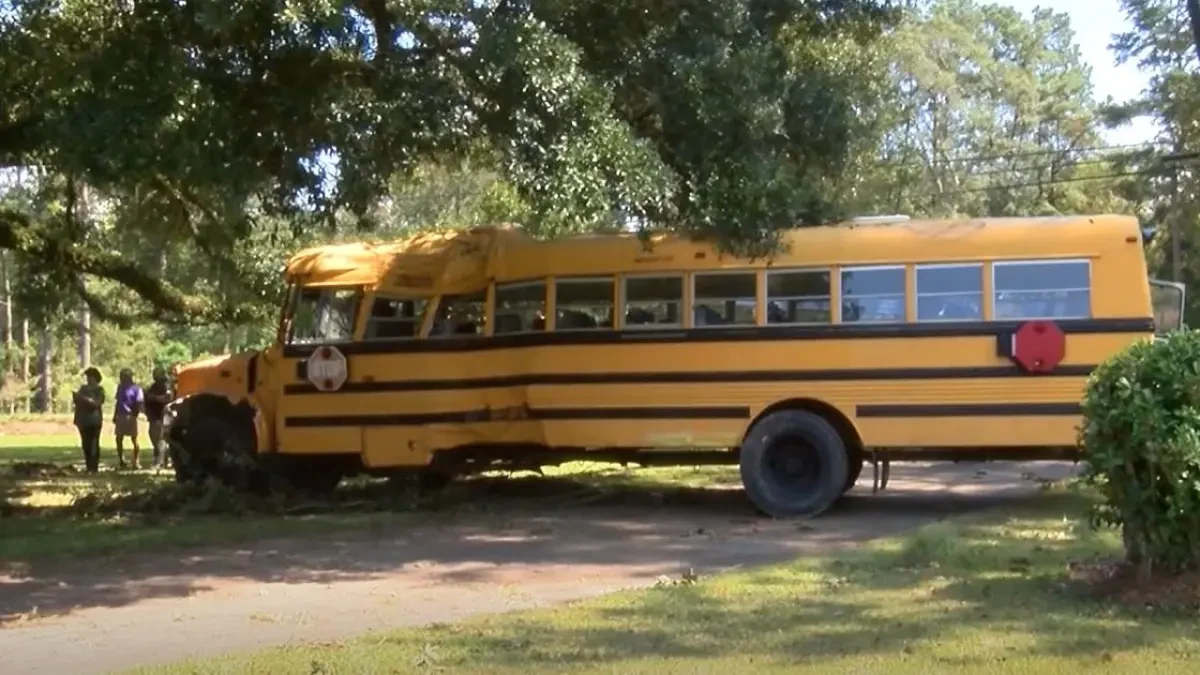 Arrestado un niño de 11 años que robó un autobús escolar para dar un paseo