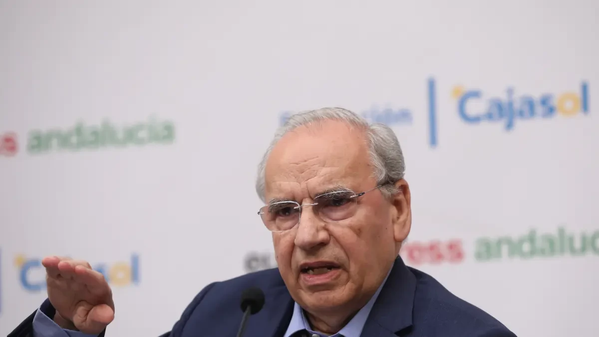 Alfonso Guerra se suma a la iniciativa de históricos del PSOE en defensa del carácter vehicular del castellano en la 'Ley Celáa'