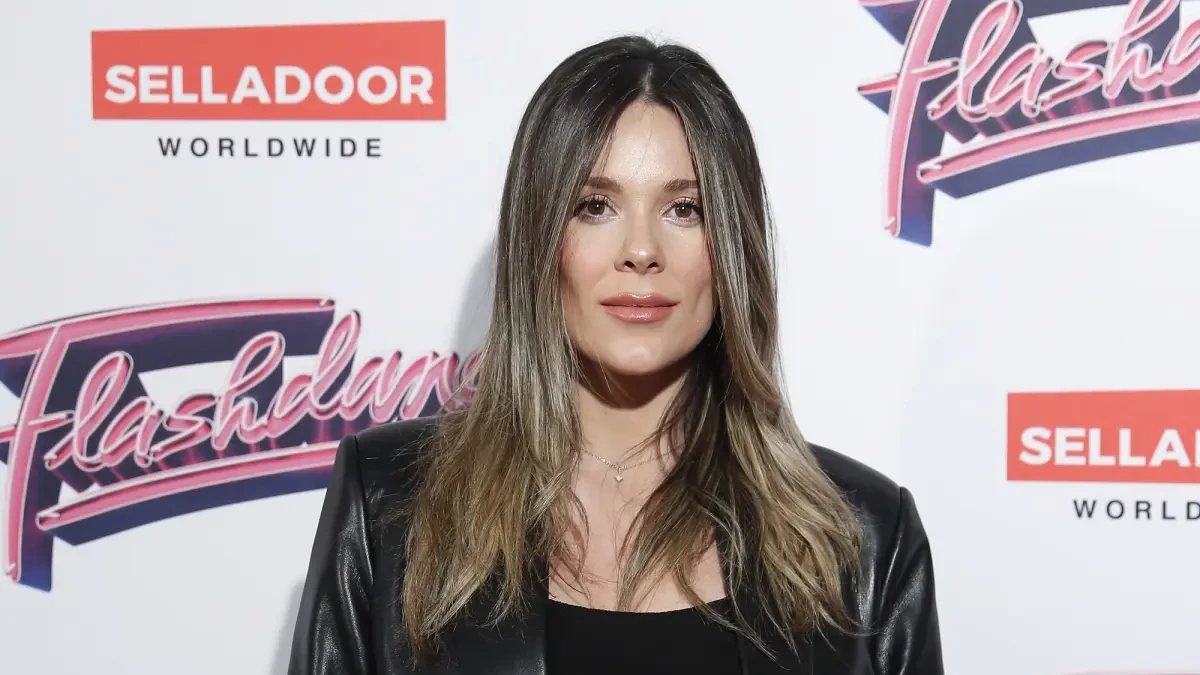 La cantante Lorena Gómez muestra una impactante fotografía de la primera vez que tuvo a su hijo en brazos