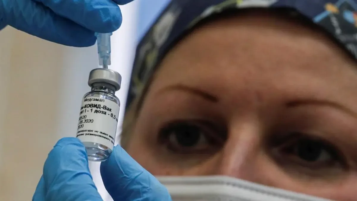 Hallan una mutación del coronavirus que pudo haberlo hecho más contagioso