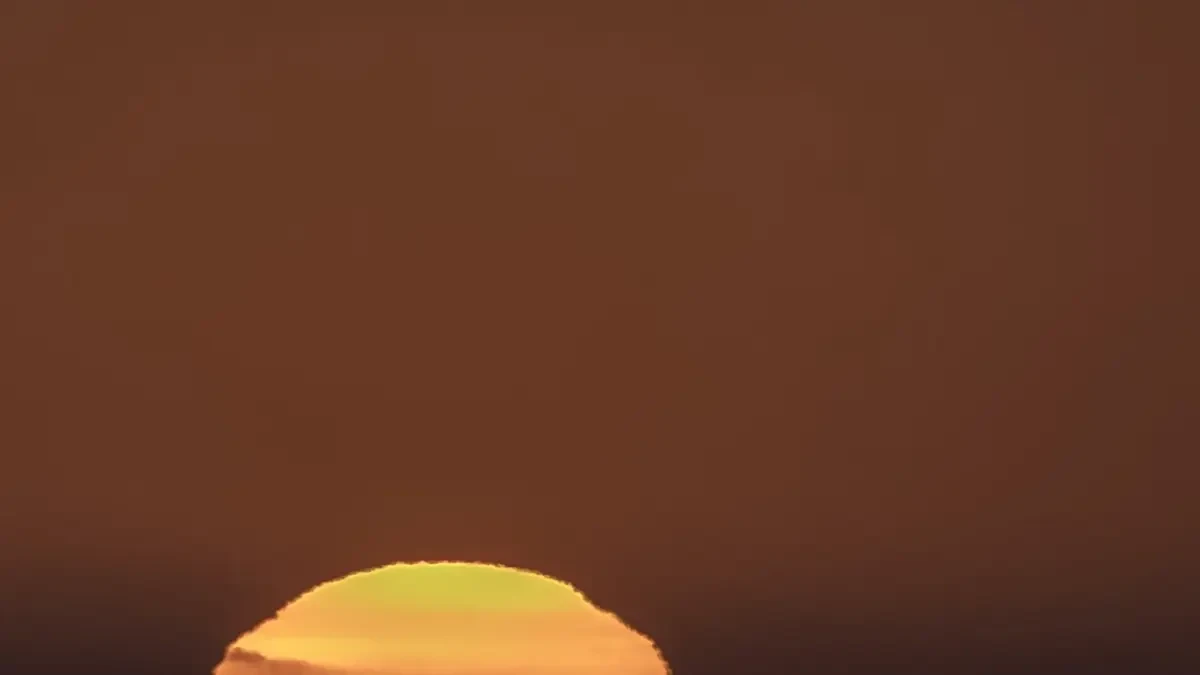 La web de la NASA publica la fotografía de un amanecer en Cullera hecha por el valenciano Toni Sendra