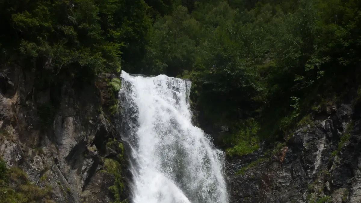 El Salto del Pez del Valle de Arán, una impresionante cascada de 25 metros de altura