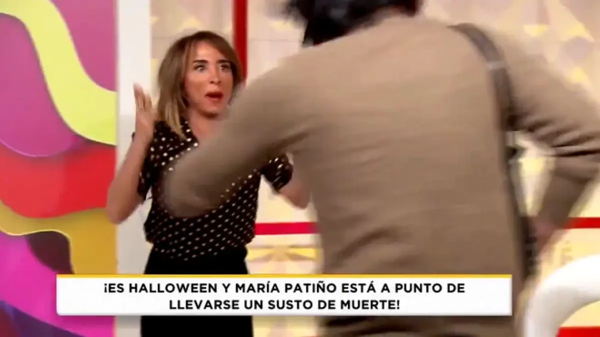 El susto de María Patiño al aparecer un hombre con una jeringuilla en 'Socialité' por Halloween