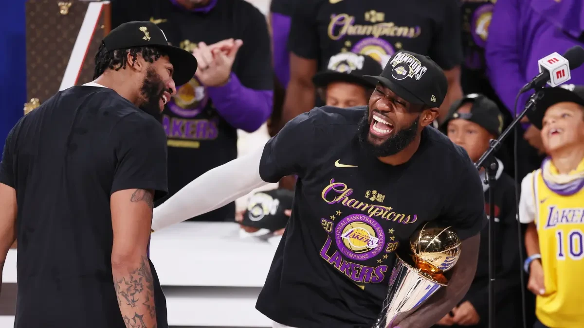 La tierna imagen de LeBron James levantando pesas con su hija