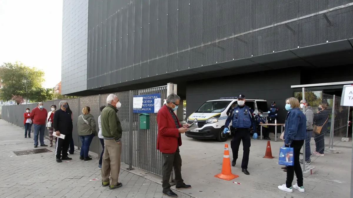 La Comunidad de Madrid notifica 2.499 casos nuevos de Covid y 35 fallecidos