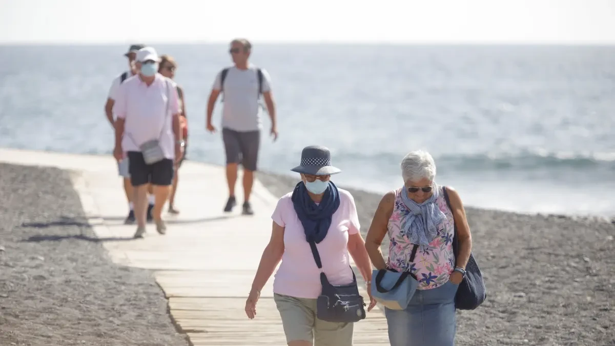 Canarias exigirá un test negativo a los turistas extranjeros y nacionales que quieran alojarse en las islas