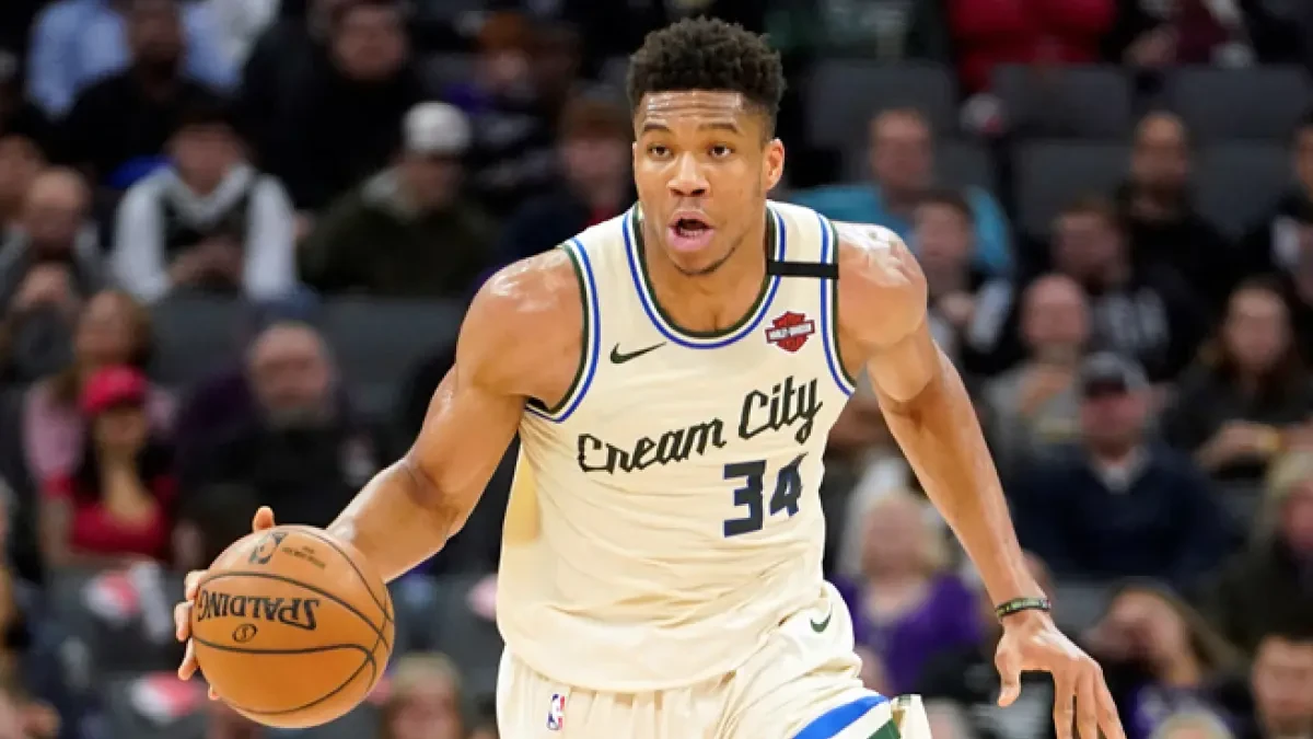 Antetokounmpo, MVP de la NBA, 'cazado' comprando en un supermercado de Murcia