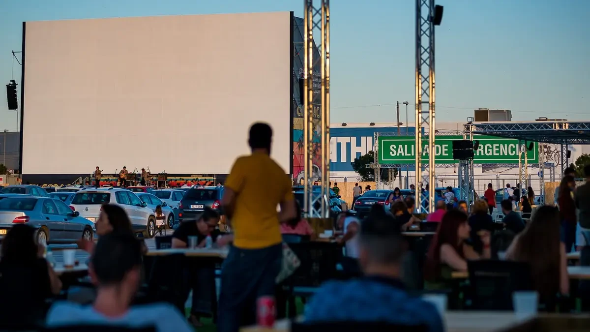 El autocine más grande de Europa cierra su primera etapa en Alicante y volverá en 2021