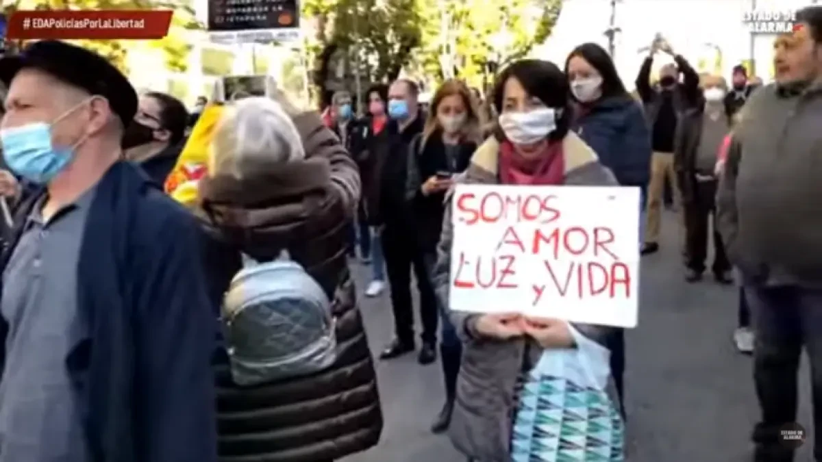 Una manifestación de policías negacionistas recorre Madrid al grito de 