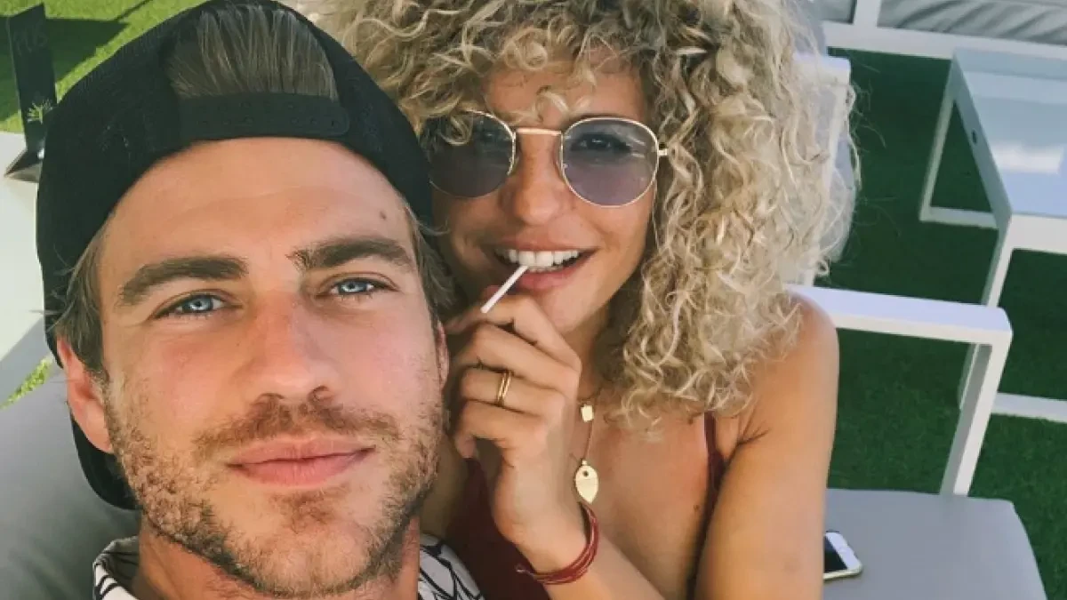 Sheila, la hermana de Mario y Óscar Casas, presume en redes de su novio Adrián Pedraja, el 'Hemsworth español'