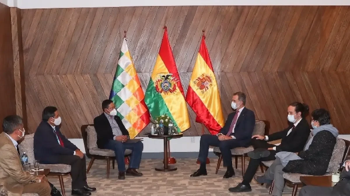 El rey Felipe VI, acompañado de Iglesias, se reúne con Arce antes de su asunción como presidente