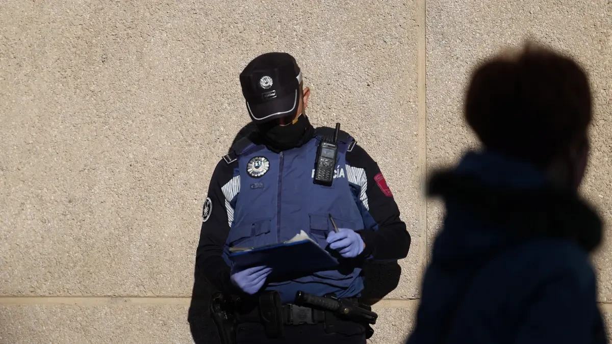 Cuatro detenidos en una fiesta clandestina en Madrid por agredir a policías municipales