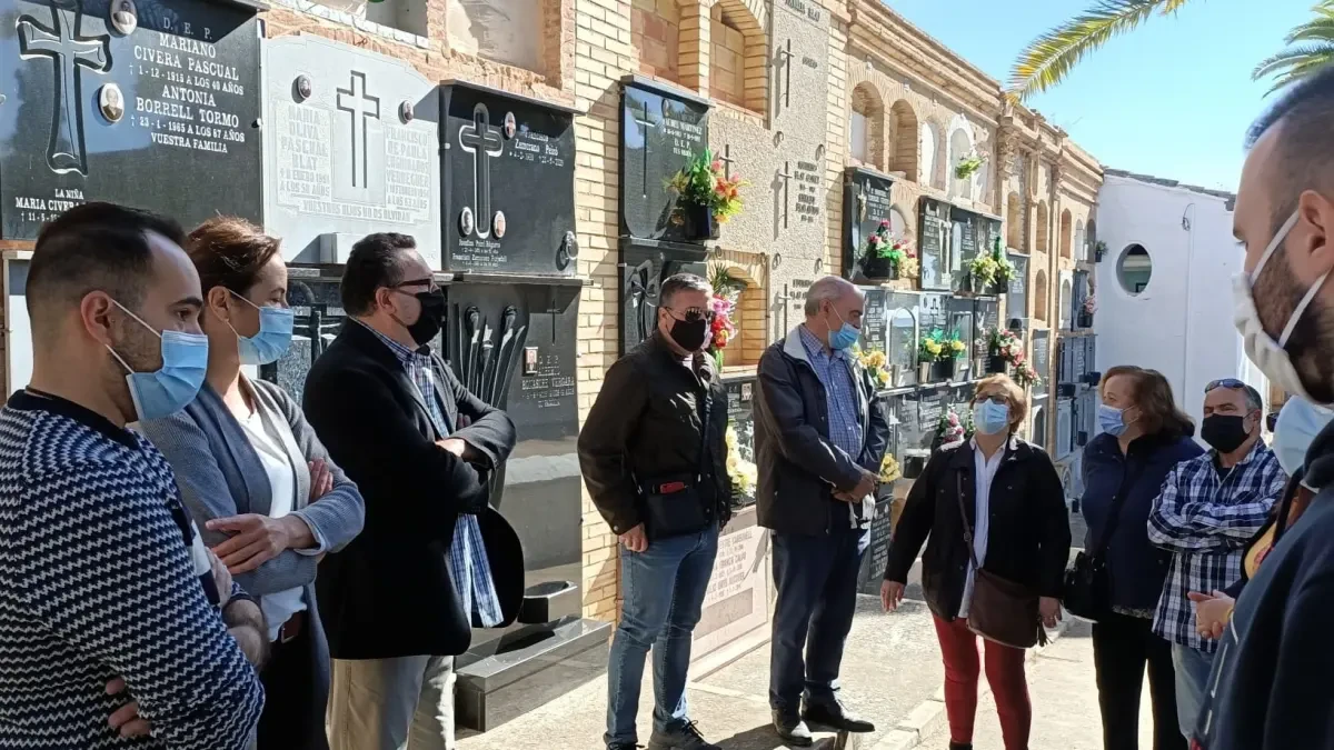 Familias de soldados fallecidos en la guerra visitan en Llíria sus posibles restos: 