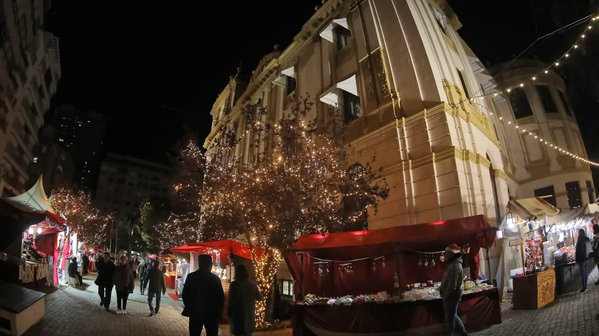 La Generalitat estudia la evolución de la pandemia para la celebración de las reuniones de Navidad