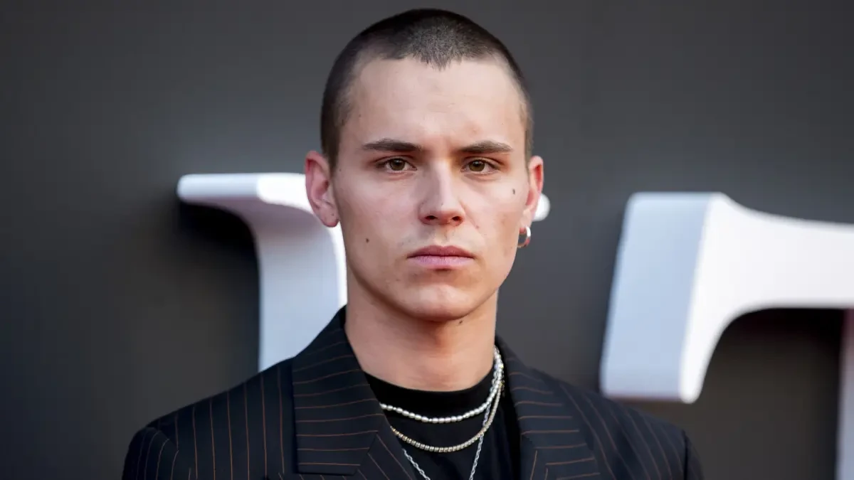 Aron Piper ('Élite') seduce bailando en ropa interior para una campaña de calzoncillos