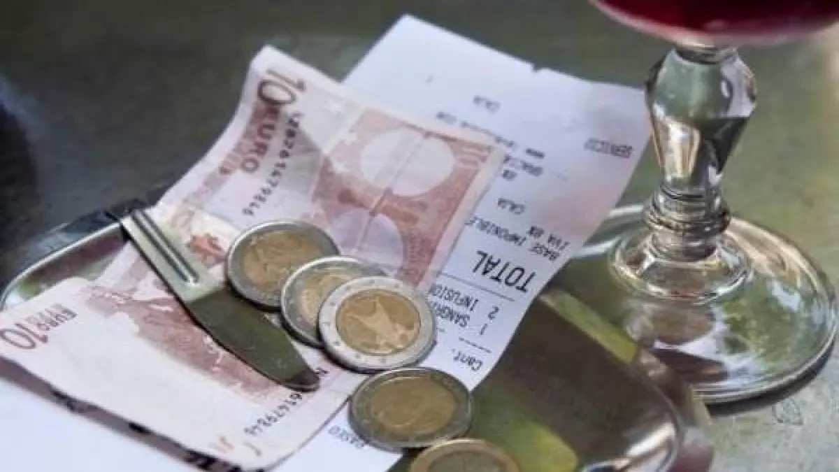 Una camarera recibe más de 800 euros de propina para hacer frente a la crisis del coronavirus