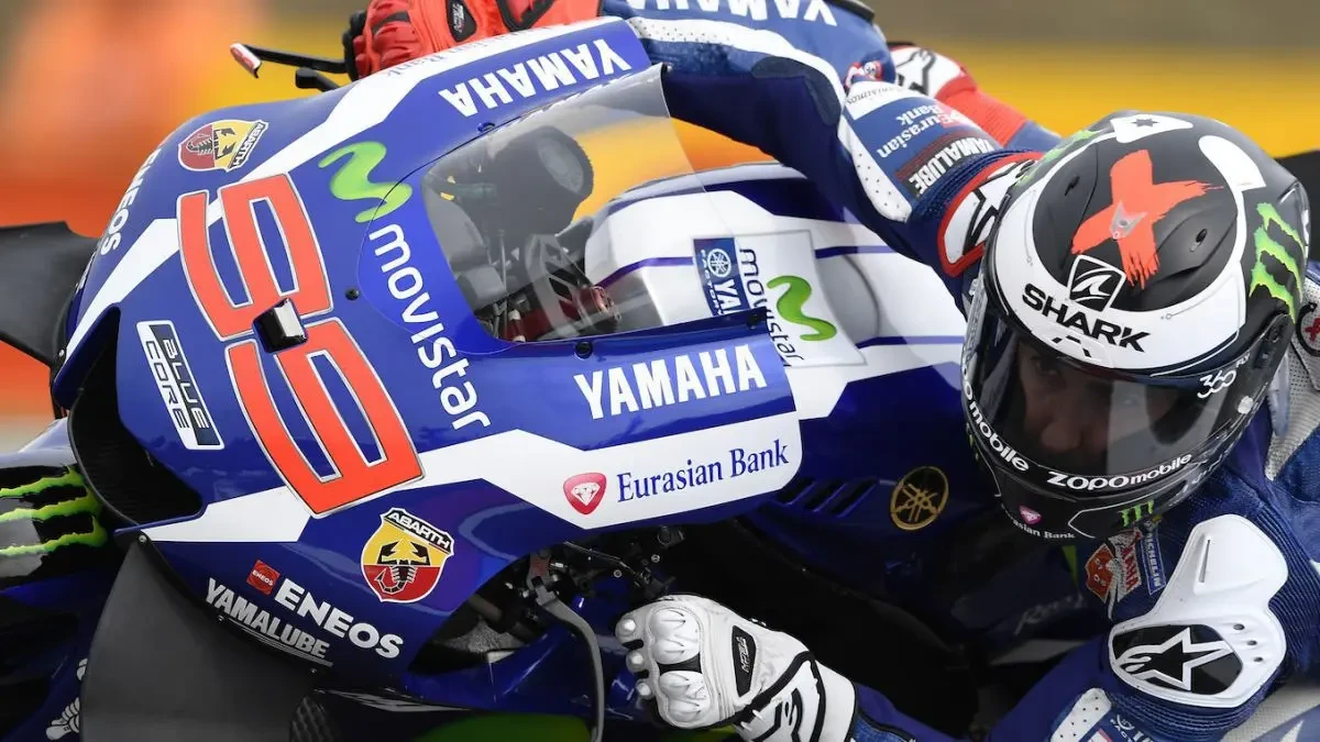 El positivo de Valentino Rossi le abre una oportunidad a Jorge Lorenzo