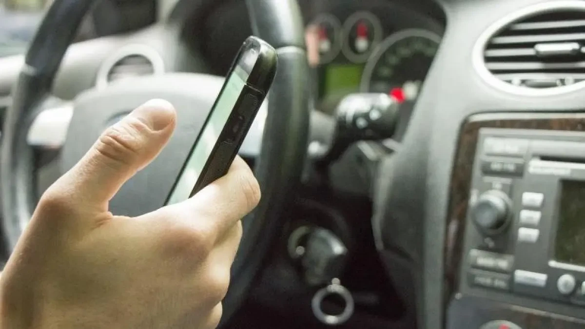 El uso del móvil al volante sigue representando la mitad de las sanciones interpuestas a los conductores