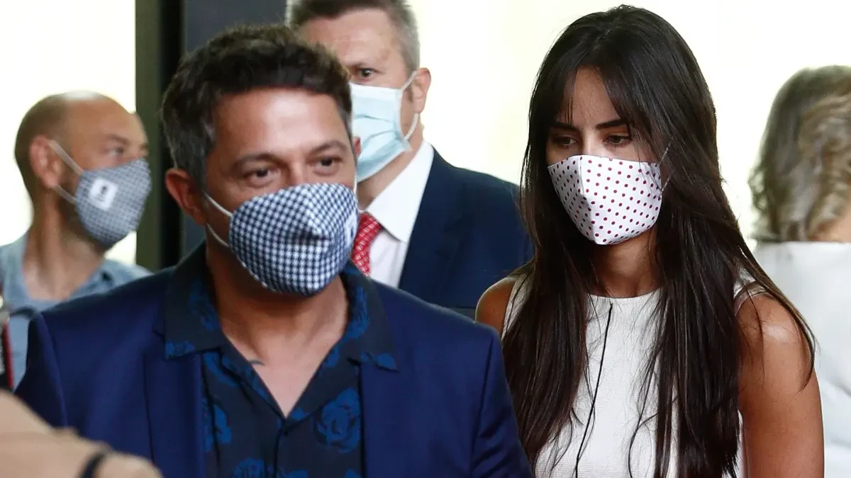 Alejandro Sanz defiende con un precioso mensaje a su novia, Rachel Valdés, tras ser atacada por una 'hater'