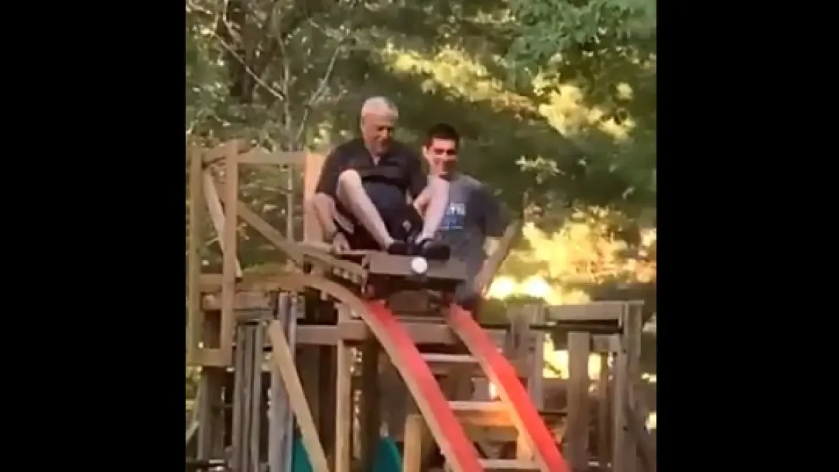 Construye una montaña rusa para su abuelo de 83 años en su patio trasero