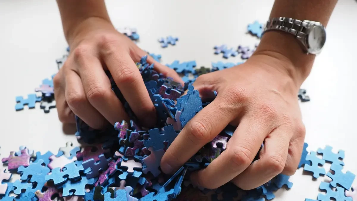Hacer puzles, escribir relatos, coser... diez aficiones caseras que pueden fortalecer nuestra salud mental
