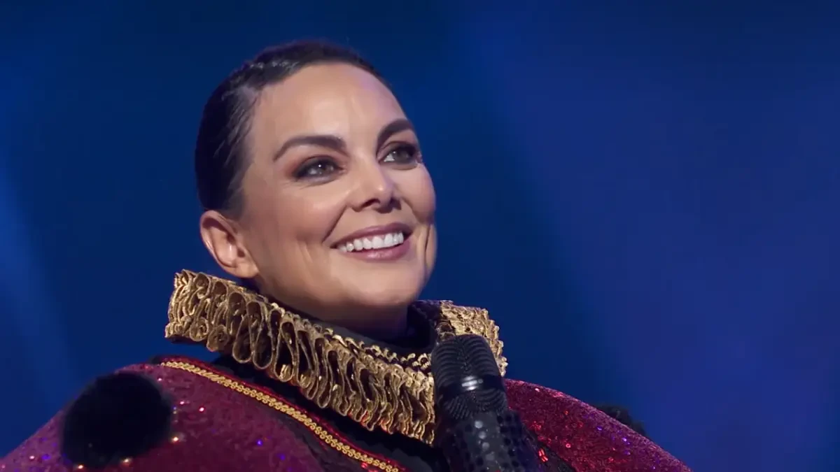 Mónica Carrillo se quita el disfraz de Mariquita y se revela como la primera invitada de 'Mask Singer'