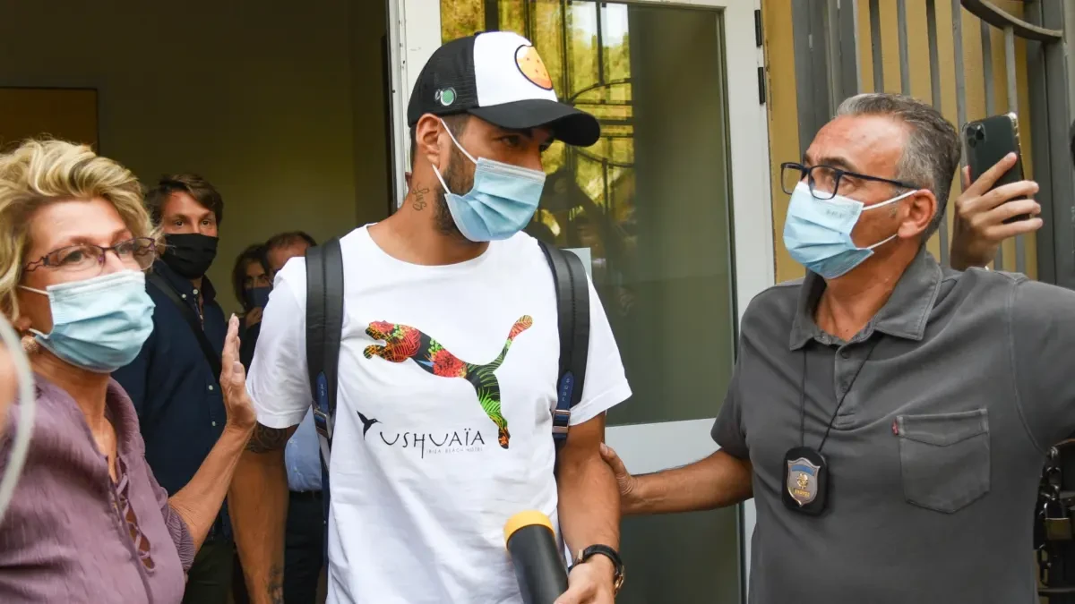 La Federación Italiana de Fútbol abre una investigación sobre el examen de Suárez