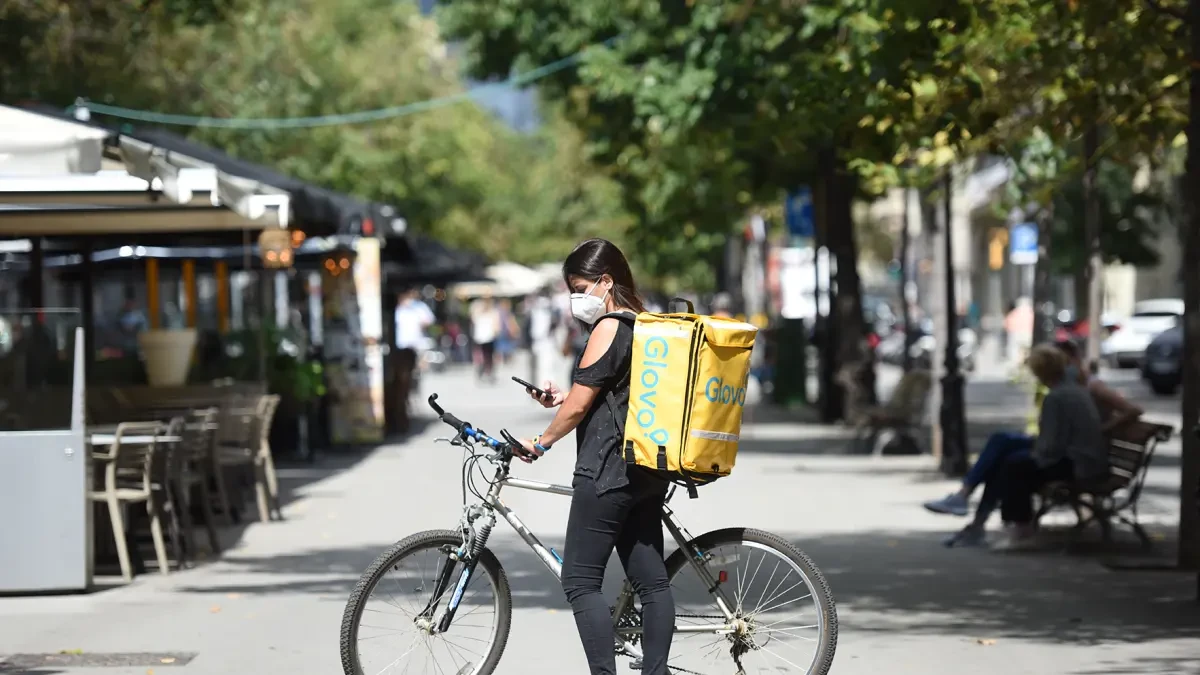 La ley de 'riders' no se centrará solo en ellos, sino que abarcará a todos los falsos autónomos