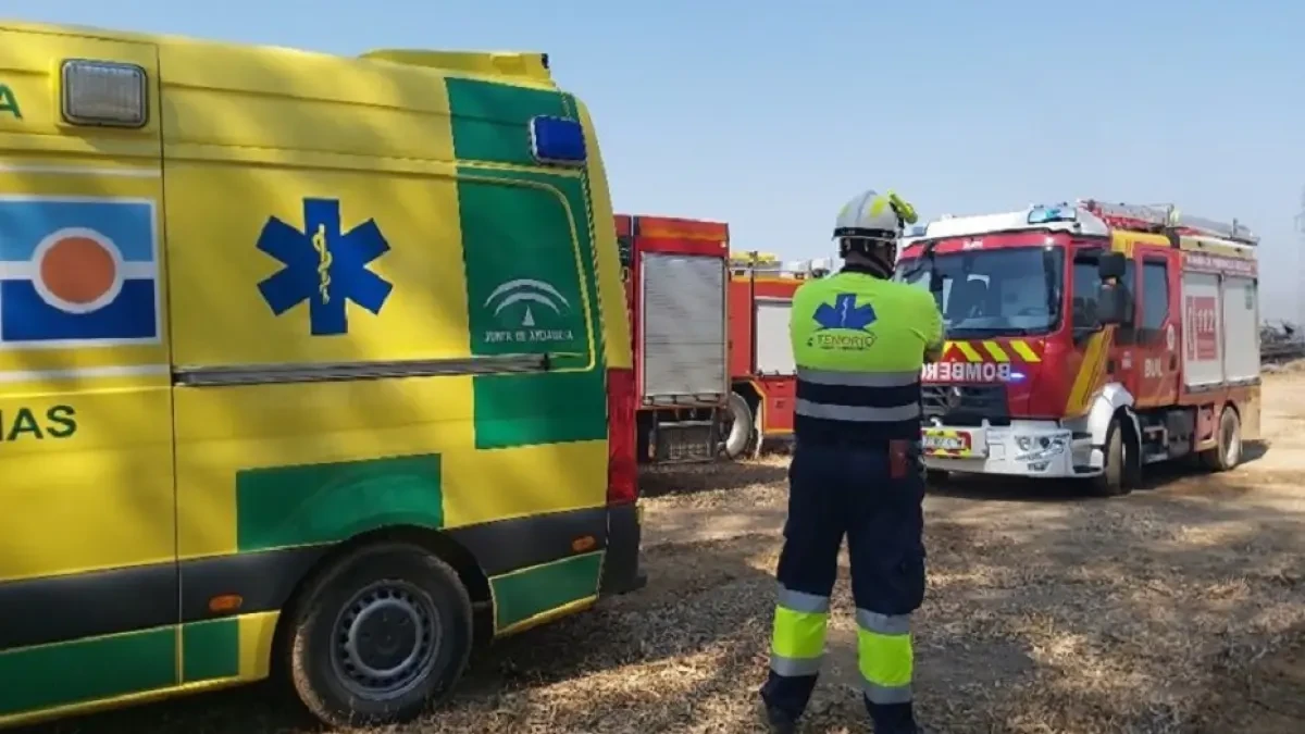 Un sofá abandonado provoca un accidente de tráfico con cuatro heridos en Almería