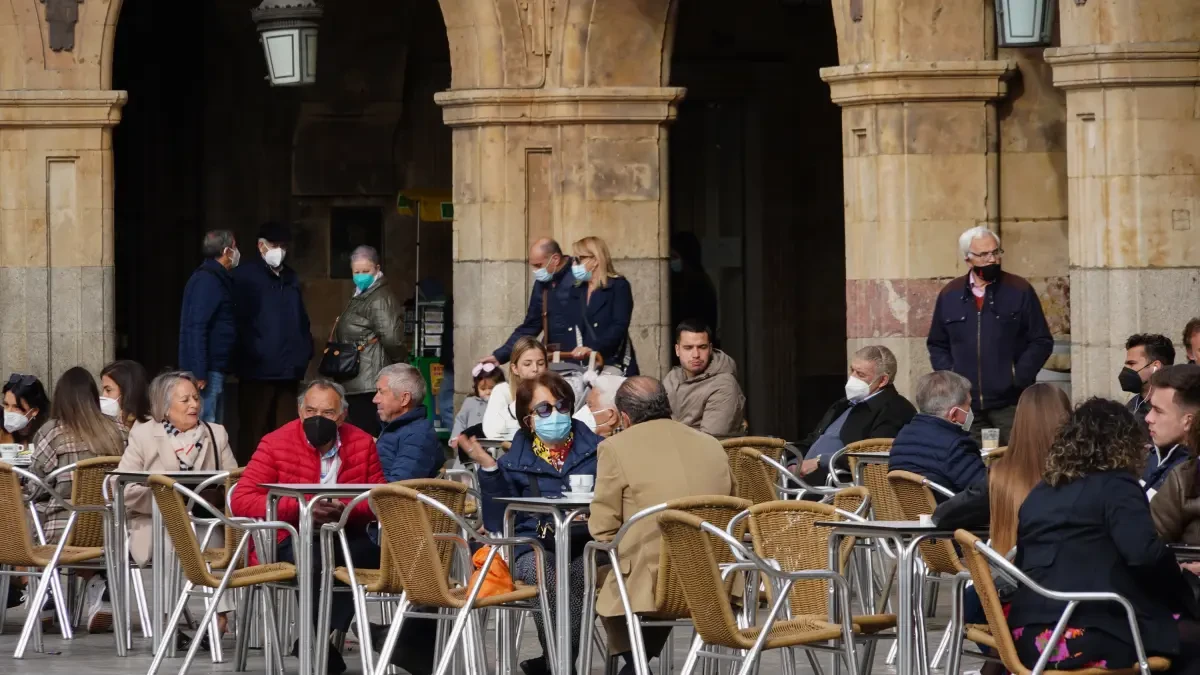 Transformación del consumidor de bares y restaurantes: digital, planificador, paga con tarjeta, prefiere cenar y en terraza