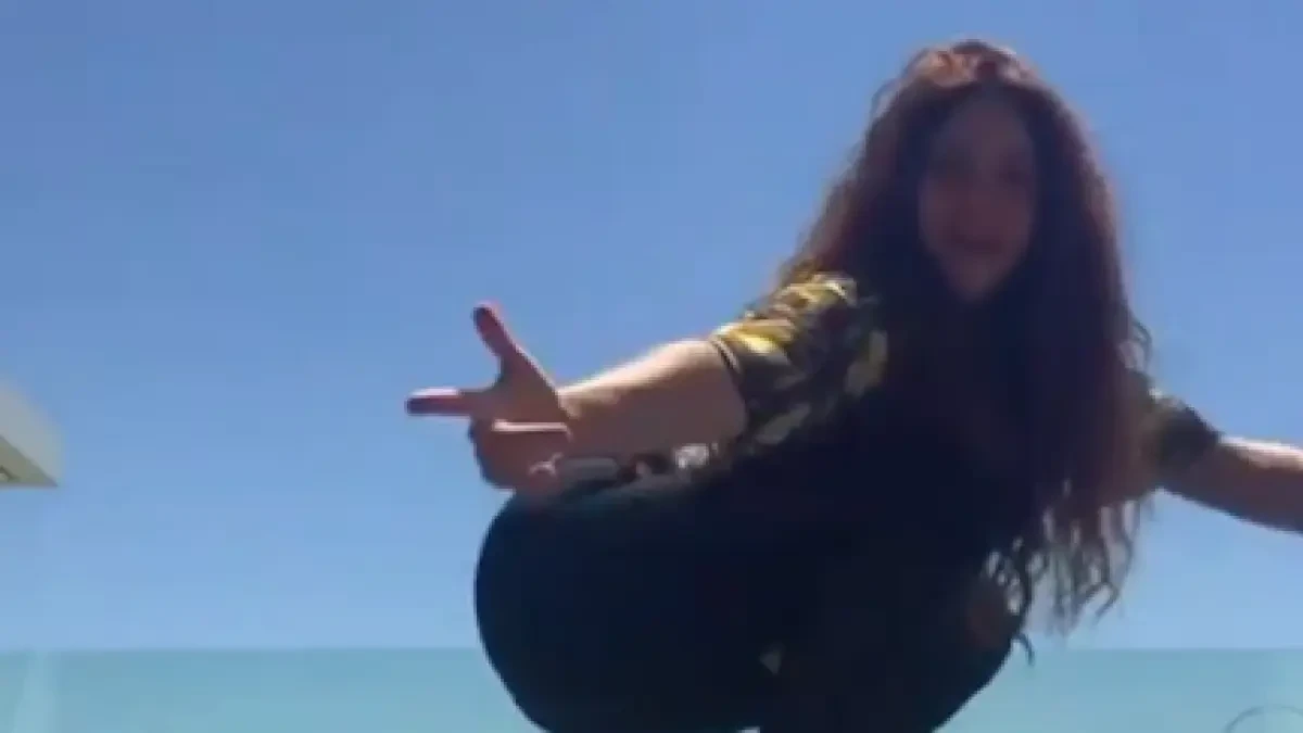 Shakira demuestra sus habilidades con el skate... incluso mientras canta