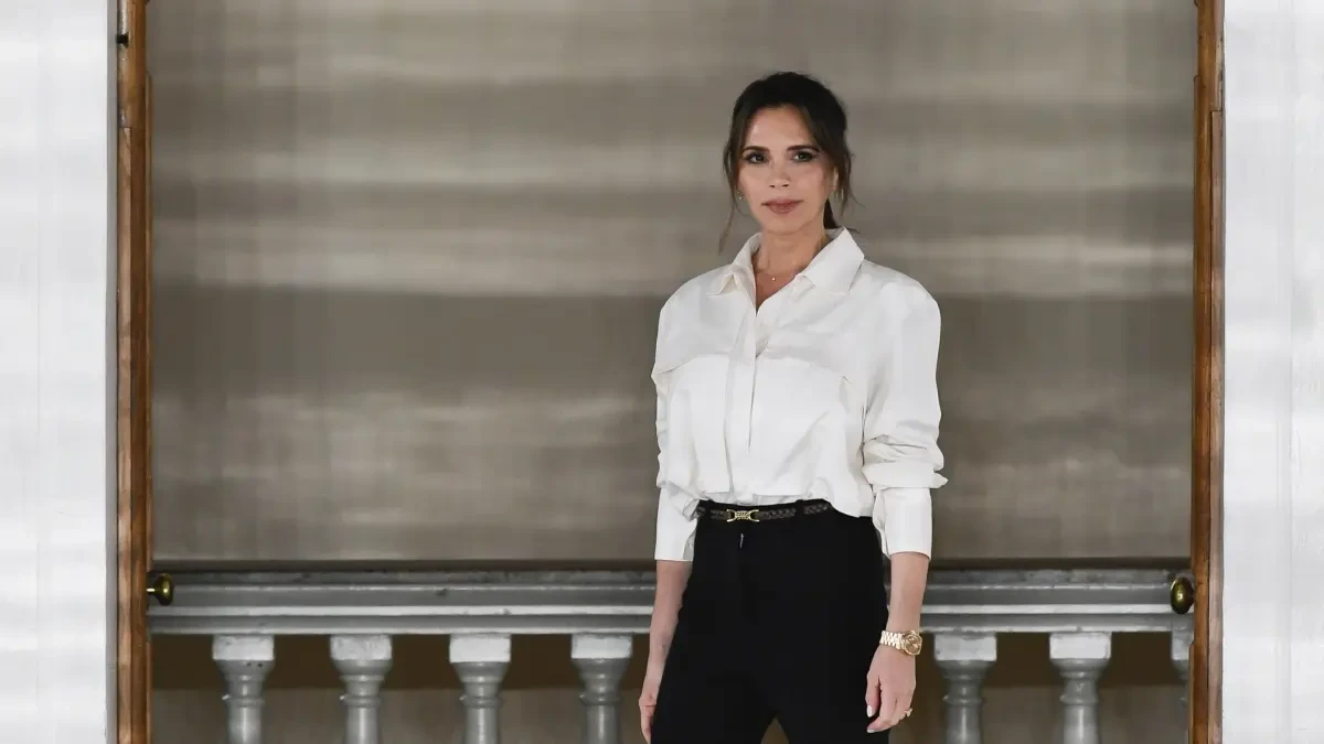 Prendas eclécticas e intuitivas en la nueva colección de Victoria Beckham