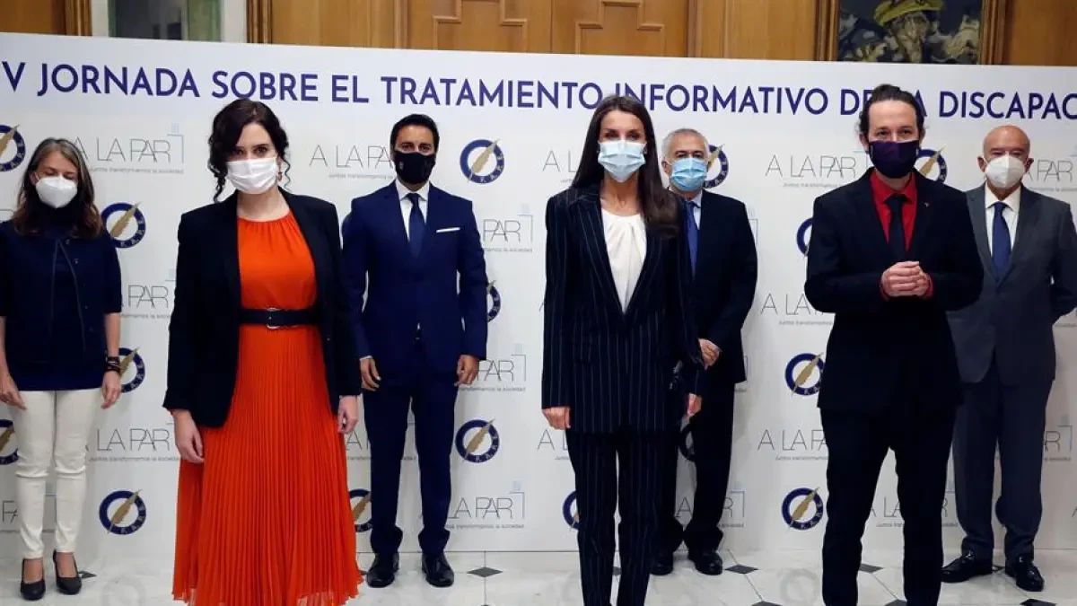 Pablo Iglesias e Isabel Díaz Ayuso acompañan a la reina Letizia en un acto oficial