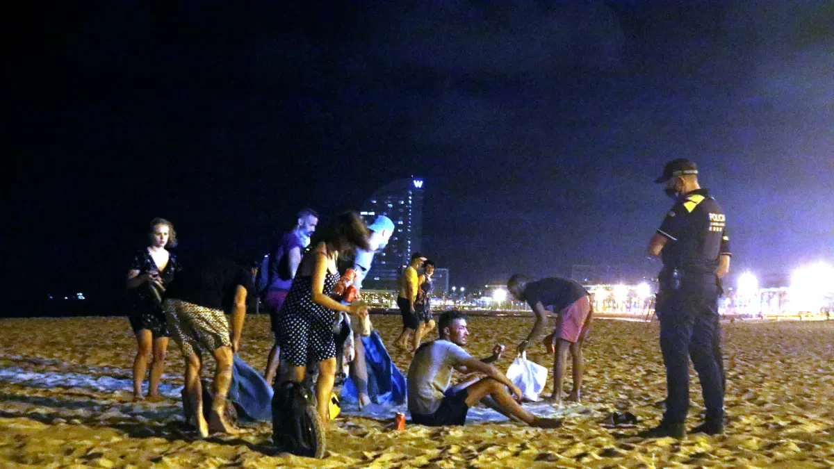 Mossos redoblará sus efectivos este fin de semana en los principales puntos de celebración de 'botellones' masivos