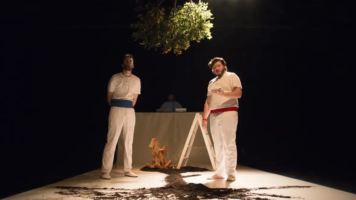 Cultura- La Sala Russafa muta en trinquet con el espectáculo 'L'home bo' sobre el mundo de la pilota valenciana
