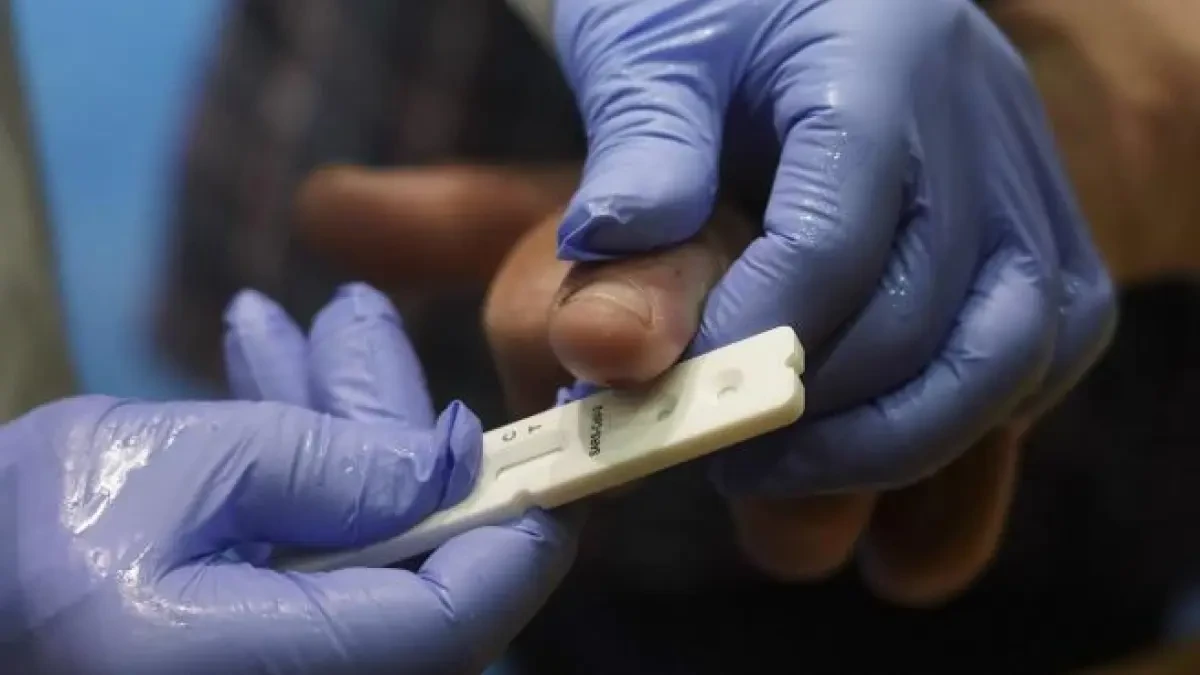 Las farmacias de Ourense, pioneras en hacer test rápidos de Covid-19