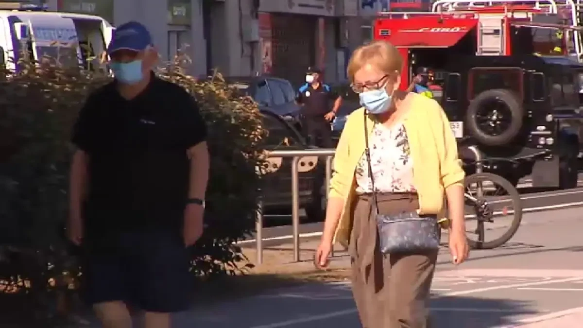 Alerta por el mal uso de la mascarilla con amigos y familiares