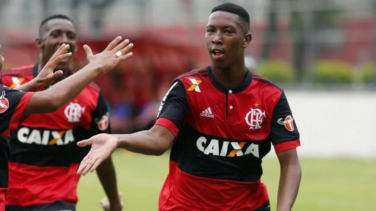 Revolución en el fútbol ruso: Marx Lenin ficha por el FC Akron
