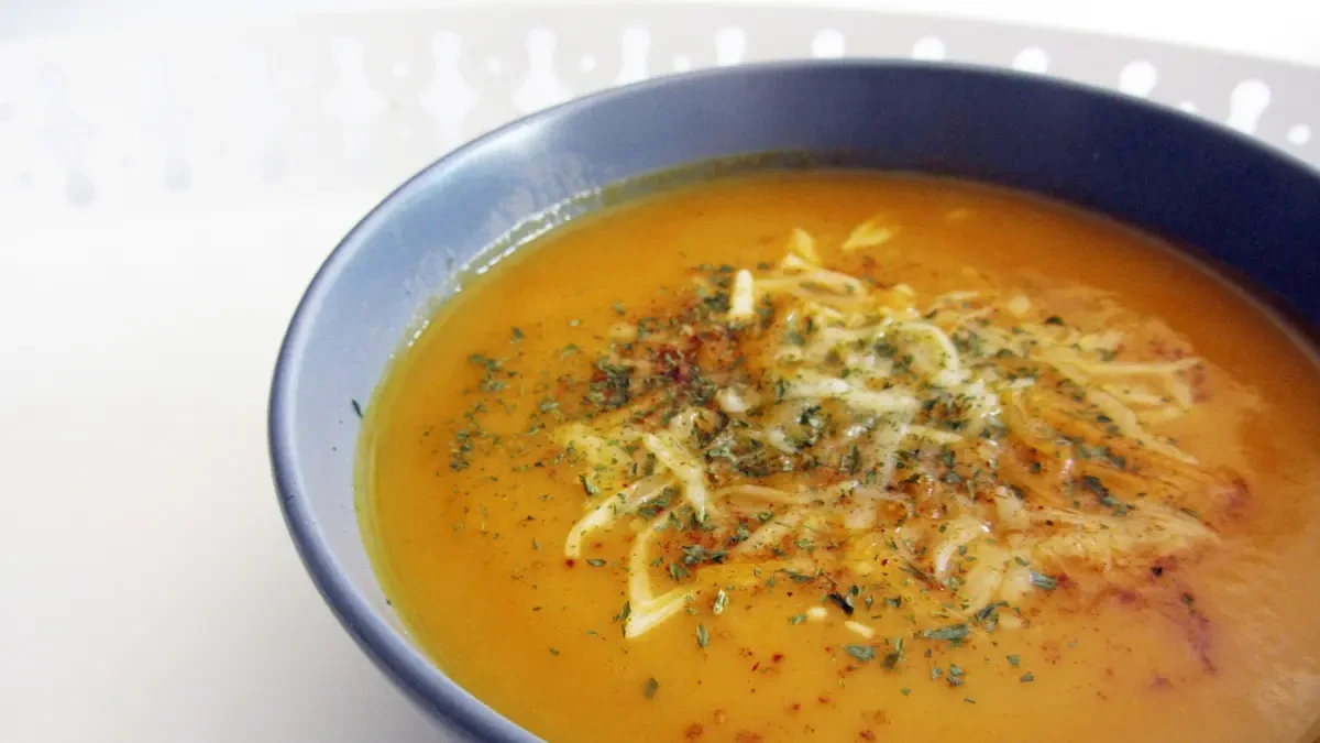 Cómo convertir tus cremas y caldos en recetas completas añadiendo proteína