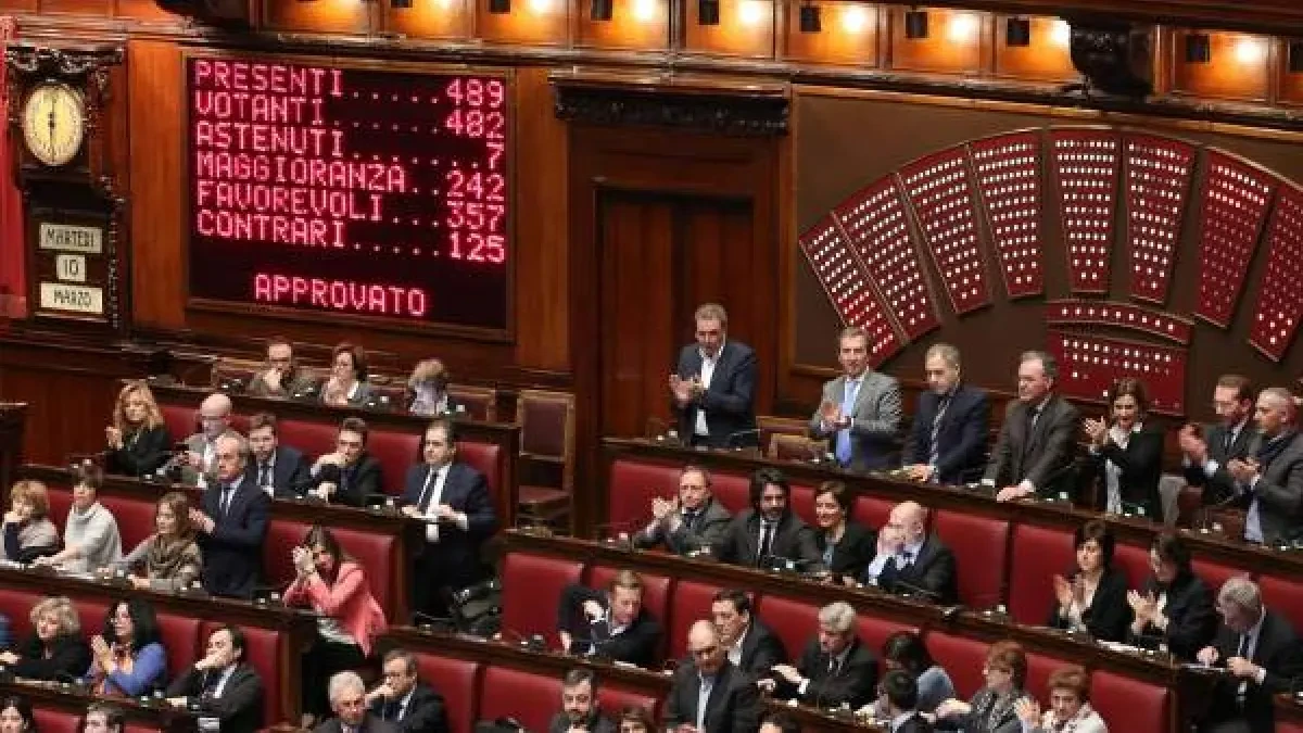 Italia decide en referéndum si reduce un tercio su número de diputados