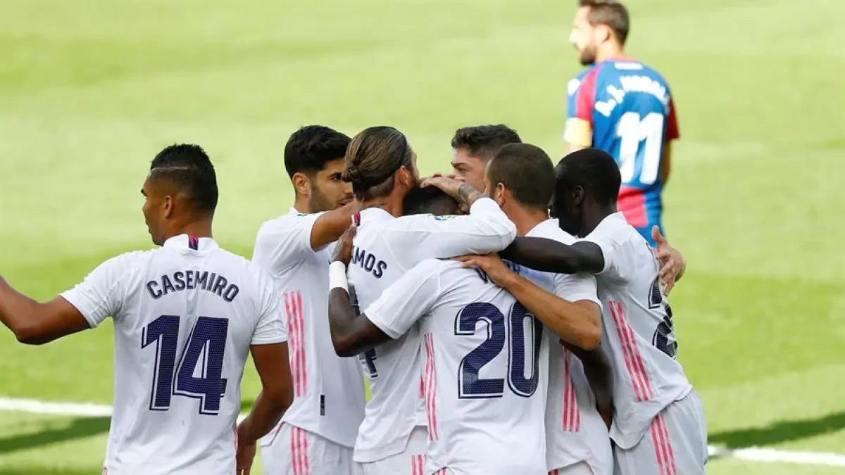 Vinícius y Benzema hacen líder al Real Madrid