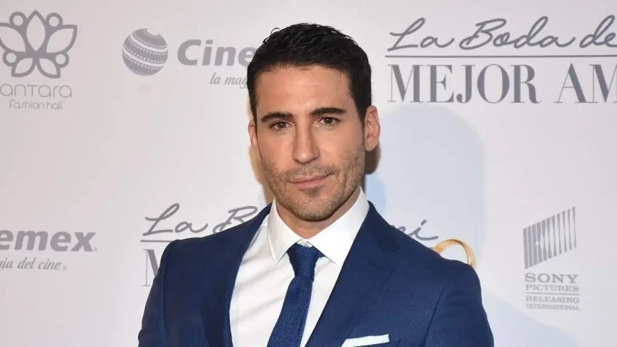 El posado de Miguel Ángel Silvestre en Chueca junto a un beso entre Úrsula Corberó y Alba Flores