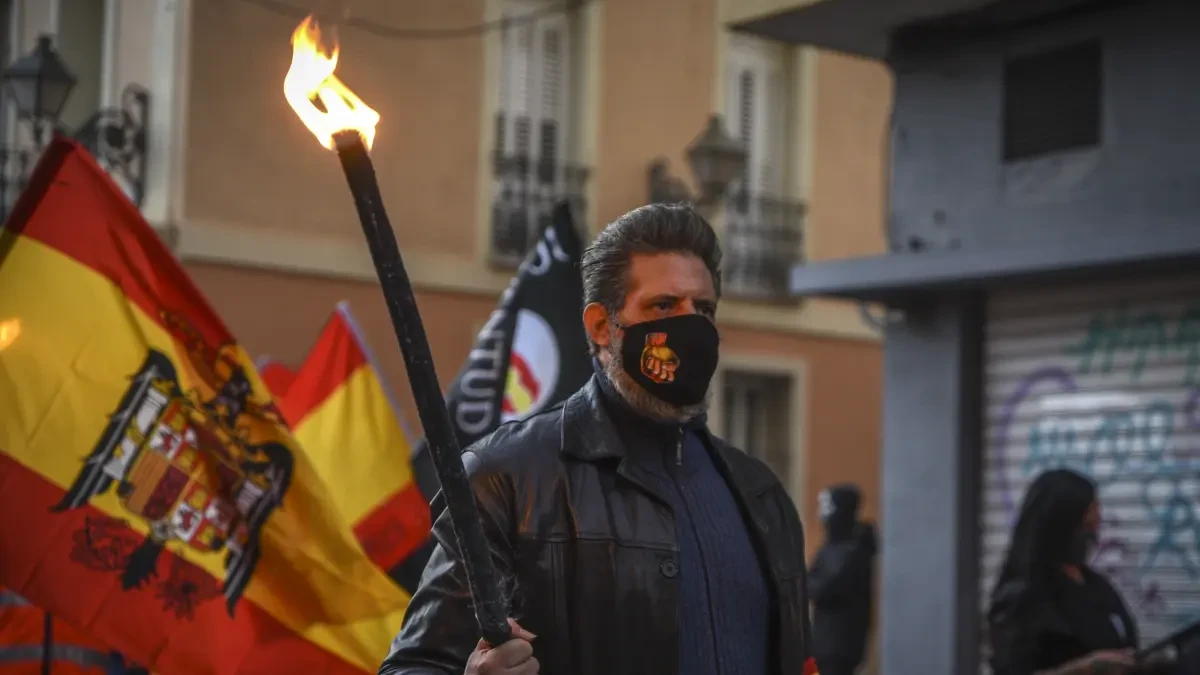Calero encarga un informe sobre la exhibición de símbolos preconstitucionales en la marcha de Benimaclet