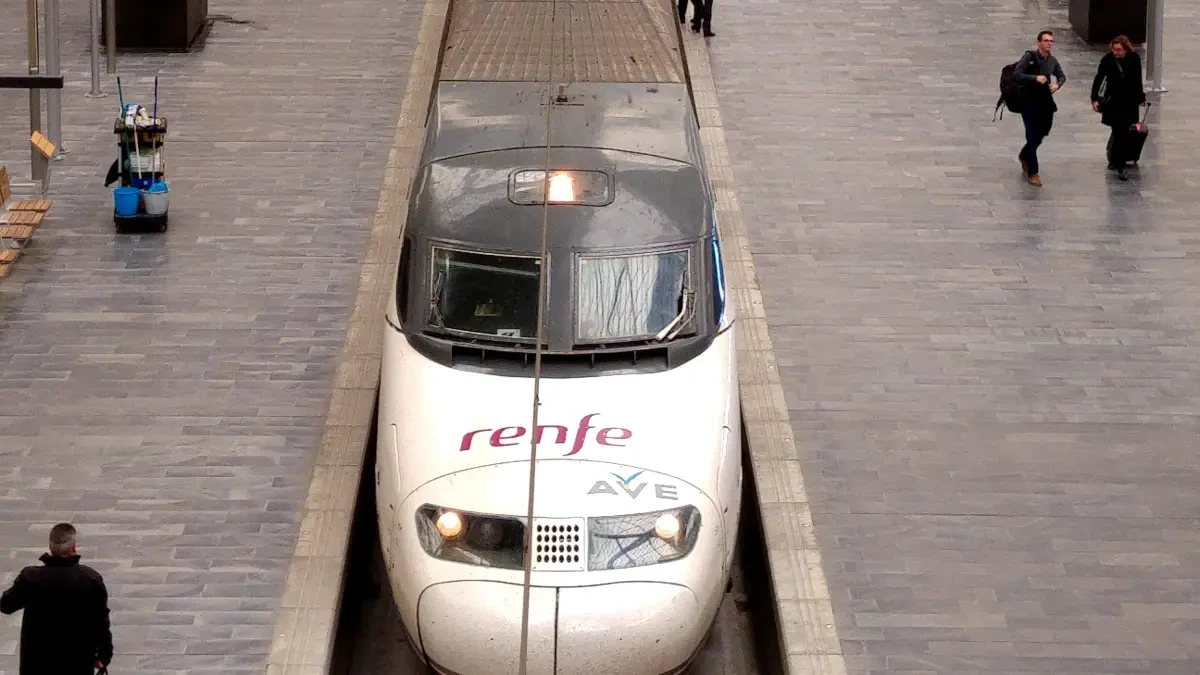 Renfe devuelve más de 10.000 billetes en los servicios de Ave-Larga distancia y Avant en Aragón