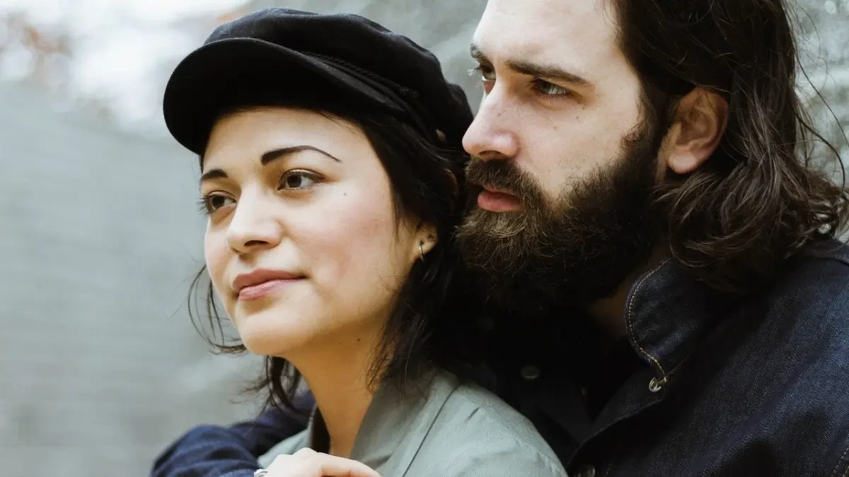 Relación asimétrica de pareja: qué hacer cuando el equilibrio se rompe y una parte da más de lo que recibe