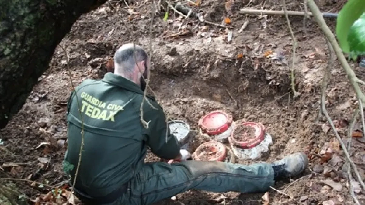 La Guardia Civil detiene a tres responsables de un zulo de explosivos de ETA localizado en 2019 en Álava