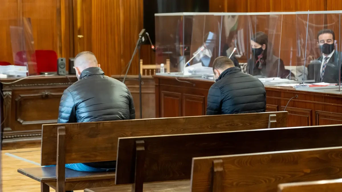 Tribunales.- Un acusado del crimen del joyero culpa al huido y el otro alega que se limitó a vigilar