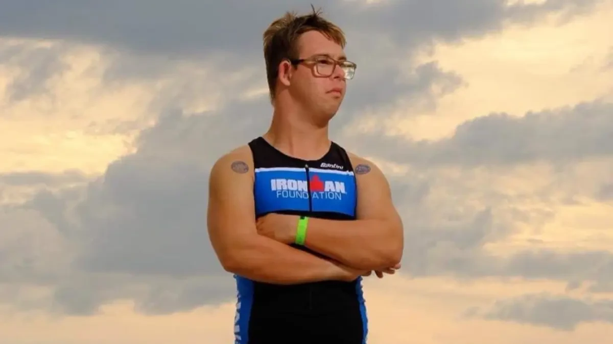 Chris Nikic hace historia siendo el primer atleta con síndrome de Down en terminar un Ironman