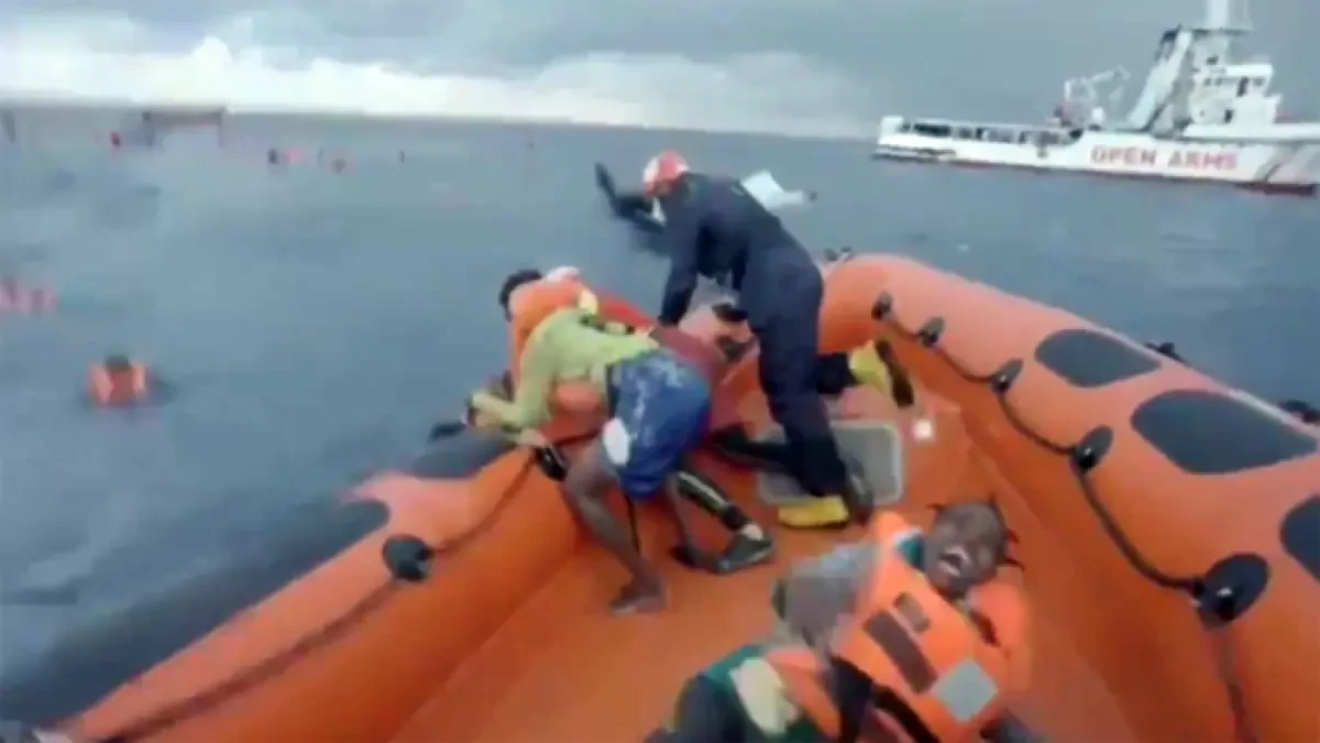 El grito desgarrador de una madre en busca de su bebé durante el rescate de unos migrantes por el barco Open Arms
