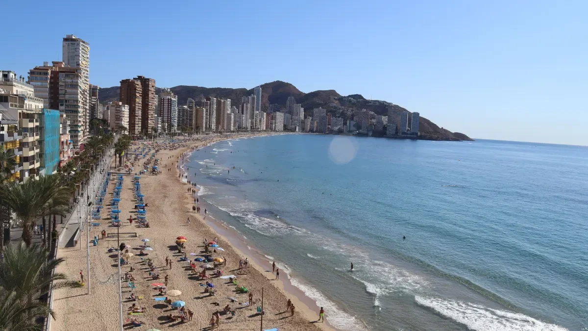 El Ministerio de Turismo impulsará los corredores turísticos seguros entre la Comunitat Valencia y países europeos